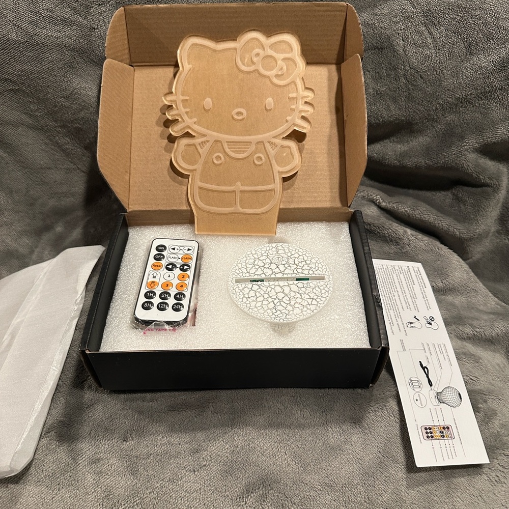 Hello Kitty LED Night Light - Picture 2 of 7
